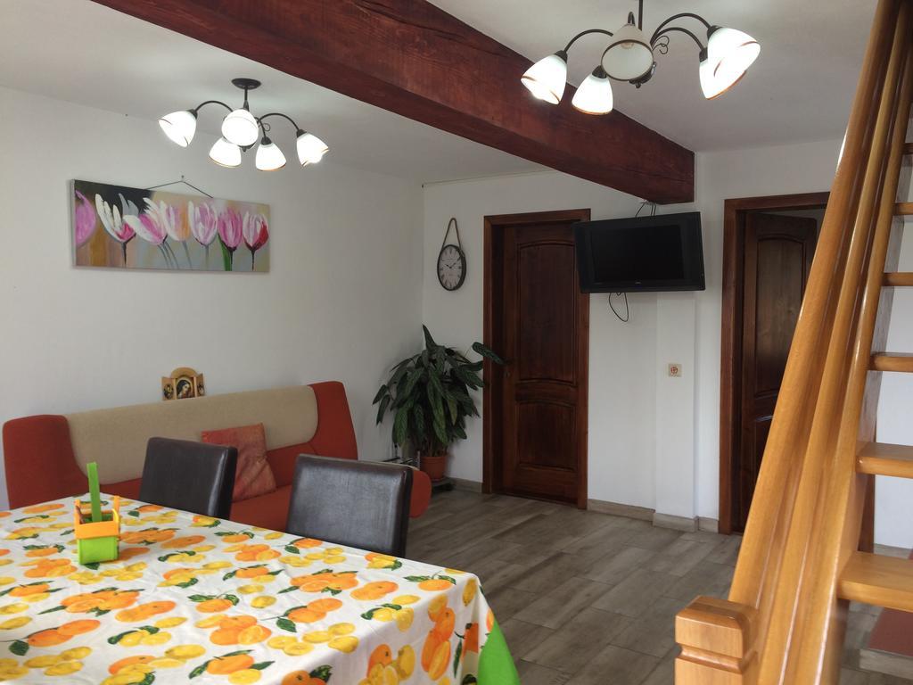 Cabana 7 Brazi Poiana Mărului Екстериор снимка